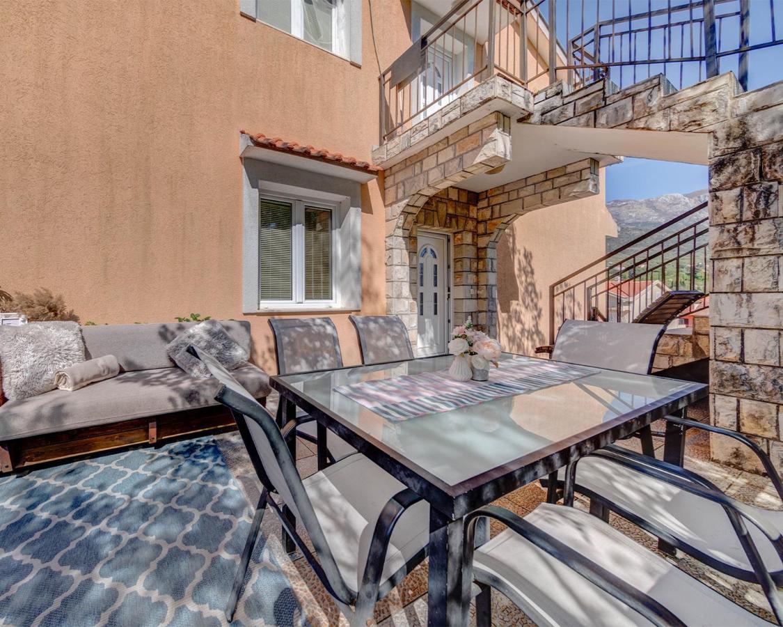 Apartments Pelle Tivat Exterior photo